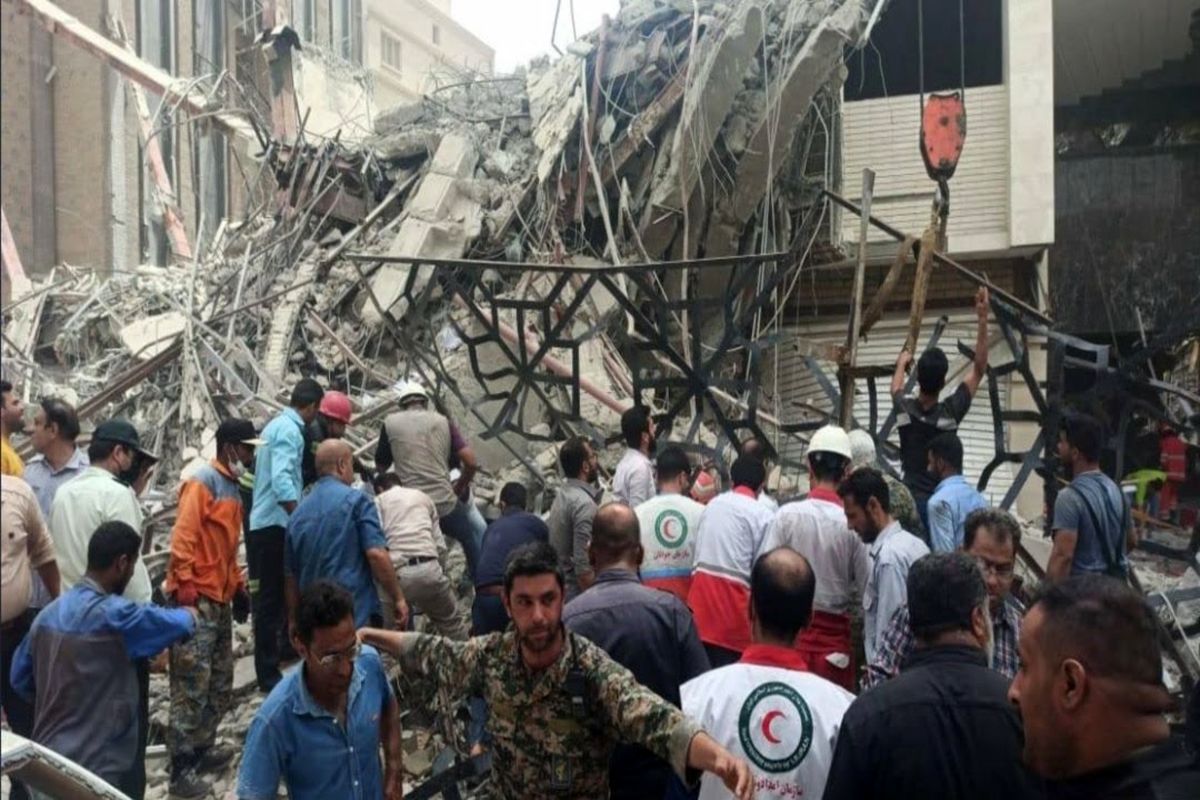 صدور دستور قضایی برای بررسی علت حادثه ریزش ساختمان متروپل آبادان