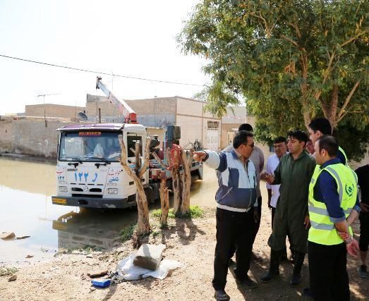 اقدامات اکیپ بحران شرکت آب و فاضلاب استان اصفهان در مهار پساب مناطق سیل زده در اهواز 