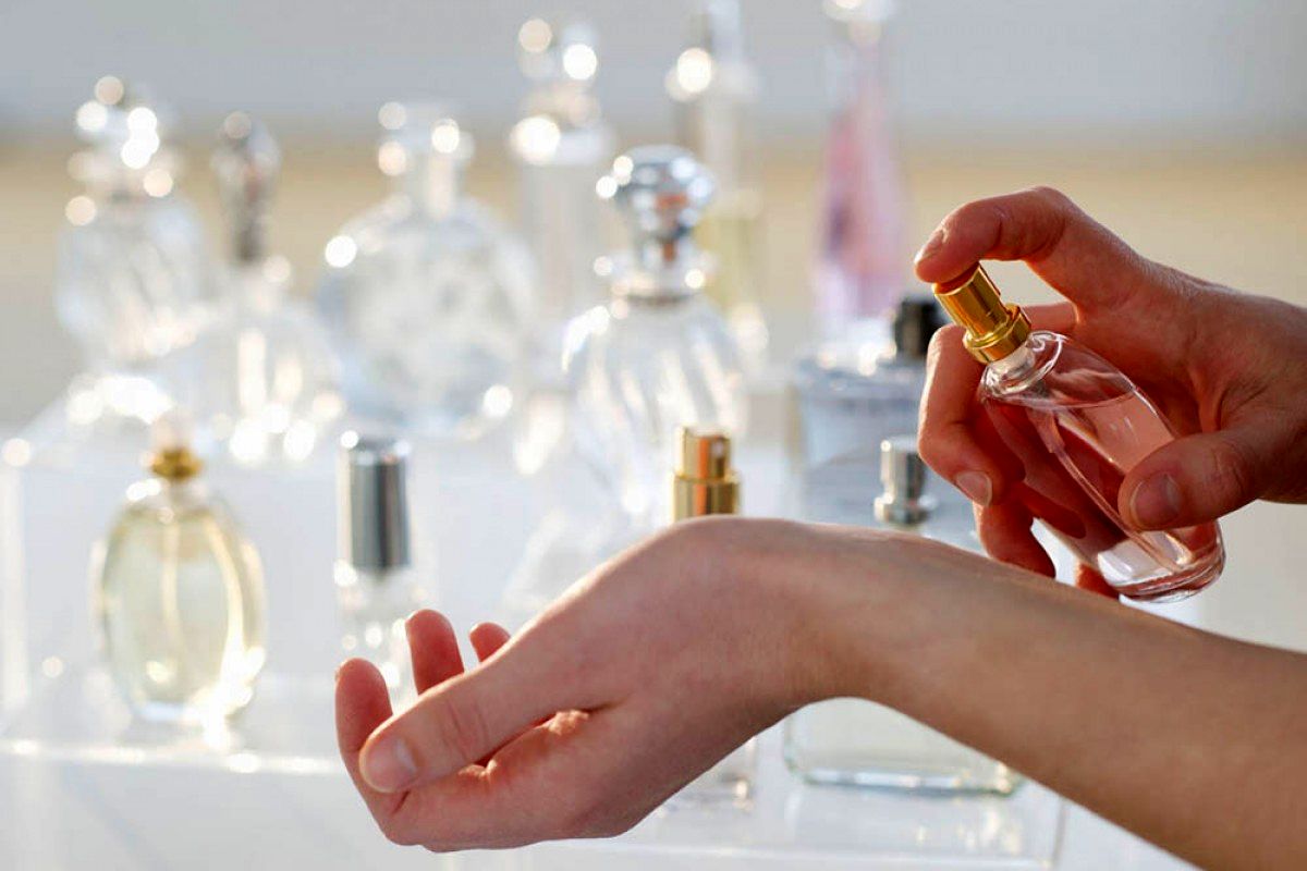 بهترین روش برای خرید عطر زنانه/  عطرهای راز آلود زنانه در جهان را بشناسید!