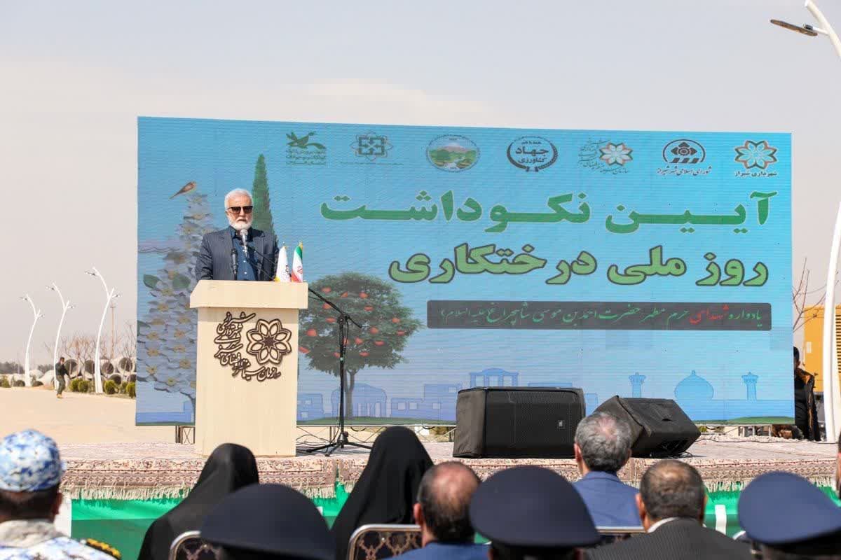 اراضی ملی برای توسعه فضای سبز و غرس درخت در اختیار شهرداری قرار گیرد/ کمربند سبز شیراز عملیاتی می‌شود