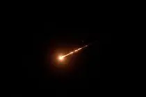 یمن به مرکز اراضی اشغالی موشک شلیک کرد/ فرودگاه تل‌آویو تعطیل شد