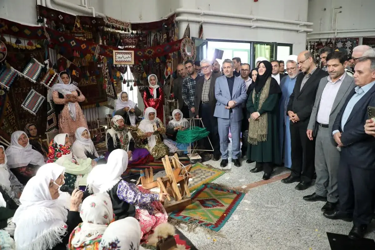 معاون صنایع دستی کشور در عنبران اردبیل