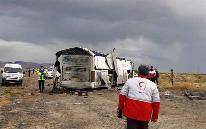 ۲ کشته و ۱۸ مصدوم در حادثه واژگونی یک دستگاه اتوبوس در محور شهرستان ایذه