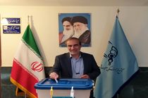 مدیر کل فرهنگ و ارشاد اسلامی استان اصفهان رأی خود را به صندوق انداخت
