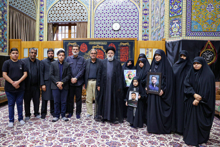 رئیس جمهور با خانواده های شهدای امنیت در مشهد دیدار کرد
