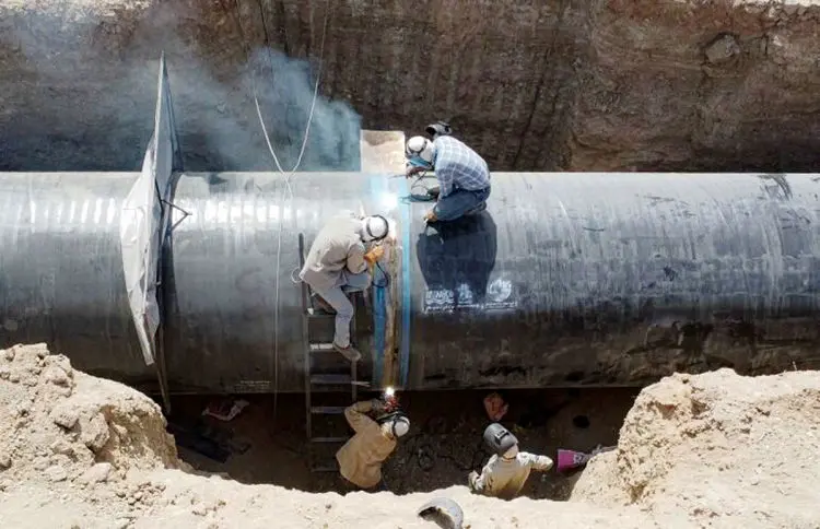 طرح انتقال آب دریا به فلات مرکزی با دستور مسعود پزشکیان افتتاح  شد