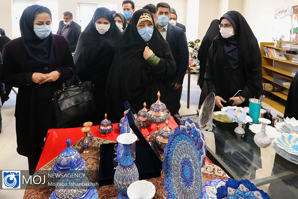افتتاح مرکز زنان سرپرست خانوار در اصفهان با حضور ابتکار
