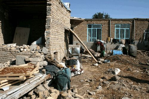 اعتبار بازسازی به مناطق زلزله زده بندرلنگه اختصاص یافت