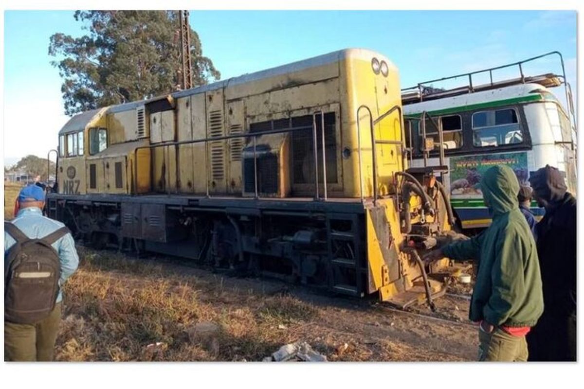 Train-bus collision in Zimbabwe left 1 dead, 7 injured