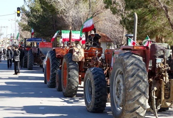 راهپیمایی کشاورزان شرق اصفهان با تراکتور در ‌22 بهمن + تصاویر