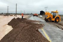 تلاش شبانه‌روزی ۲۱۰۰ راهدار سیلاب جاده‌های جنوب کشور را مهار کرد