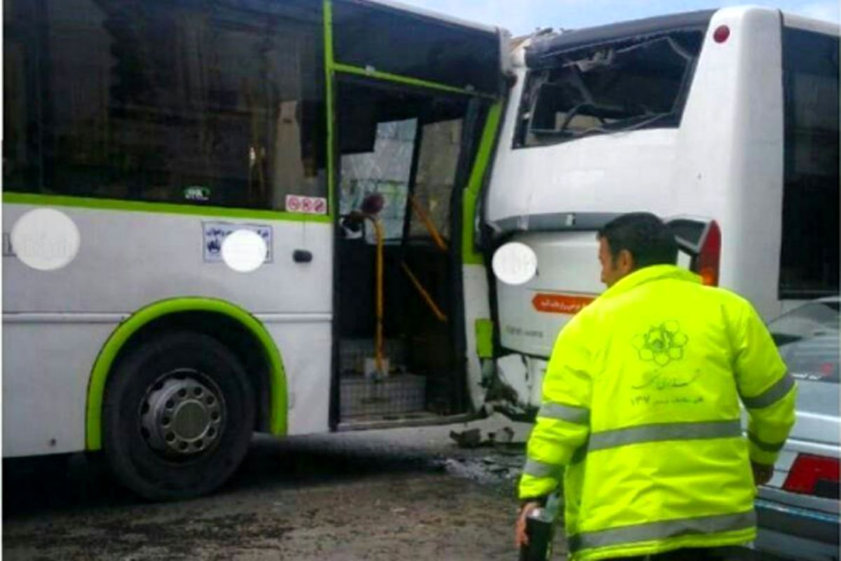 13 مجروح در تصادف اتوبوس های شرکت واحد مشهد