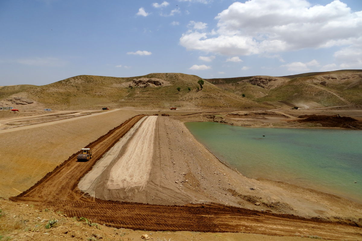 اجرای عملیات تکمیلی سد خاکی لاور میستان در شهرستان بستک