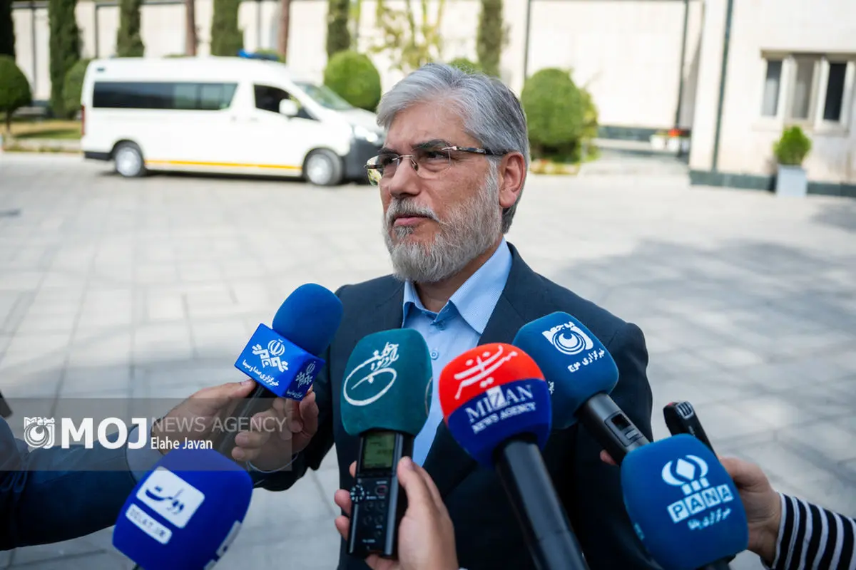 اعضای هیأت دولت در جمع خبرنگاران