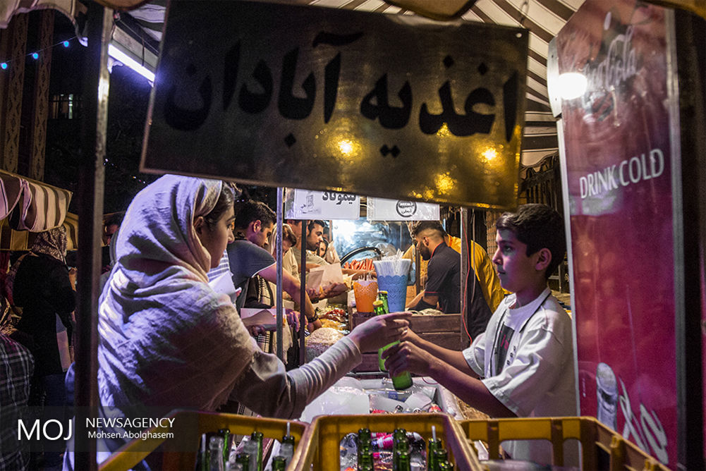 آخرین افطاری تهرانی ها در خیابان سی تیر 