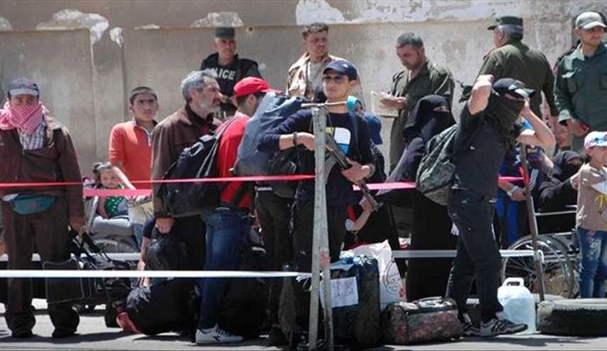خروج دختر مسلح همراه با افراد مسلح منطقه الوعر