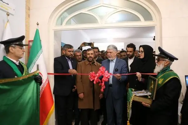 حضور وزیر ارشاد برای افتتاح کتابخانه یک مسجد