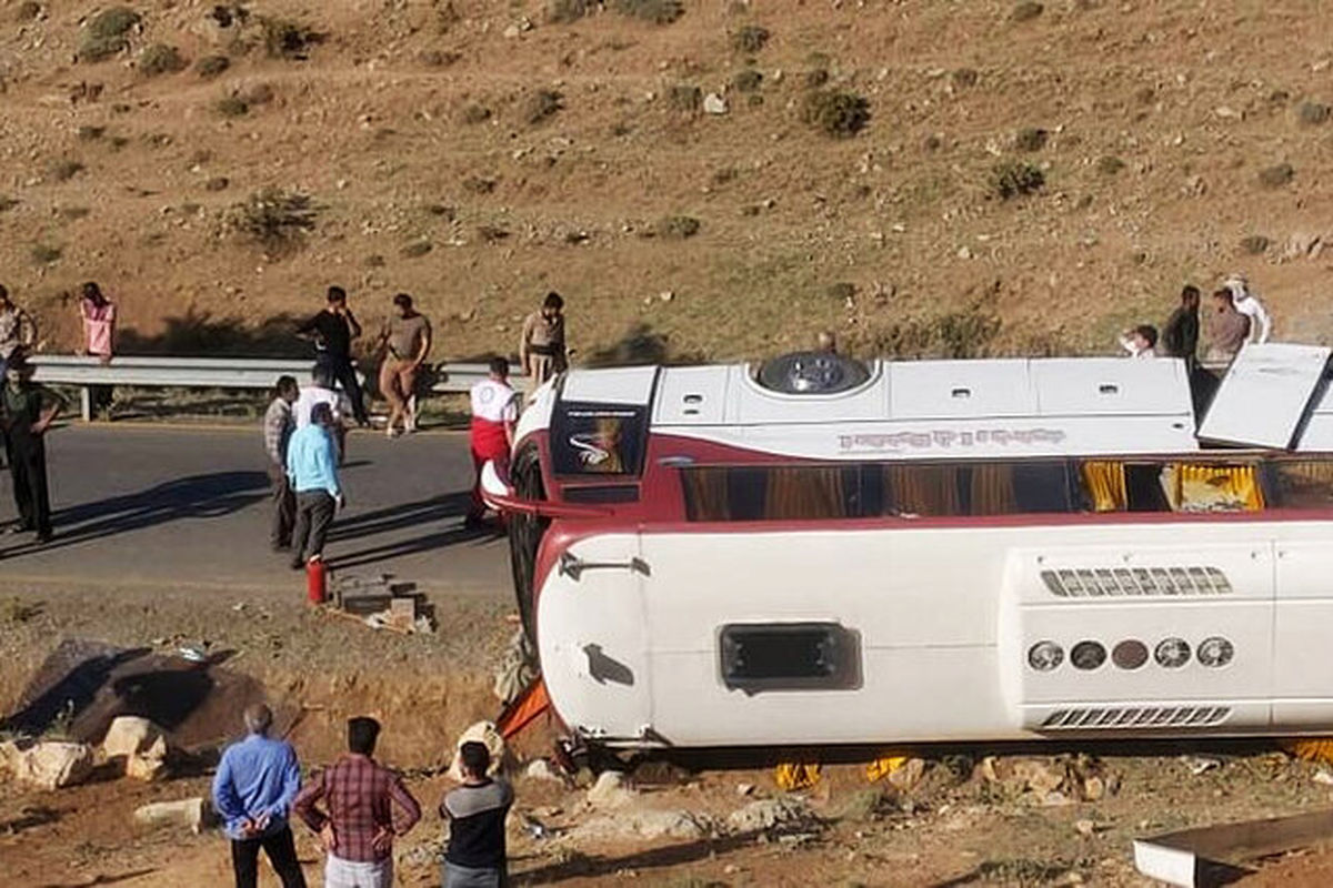 راننده در حادثه واژگونی اتوبوس خبرنگاران مقصر است
