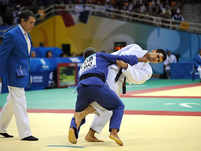 علی نوایی در وزن به‌اضافه ۹۵ کیلوگرم قزاقستان درخشید