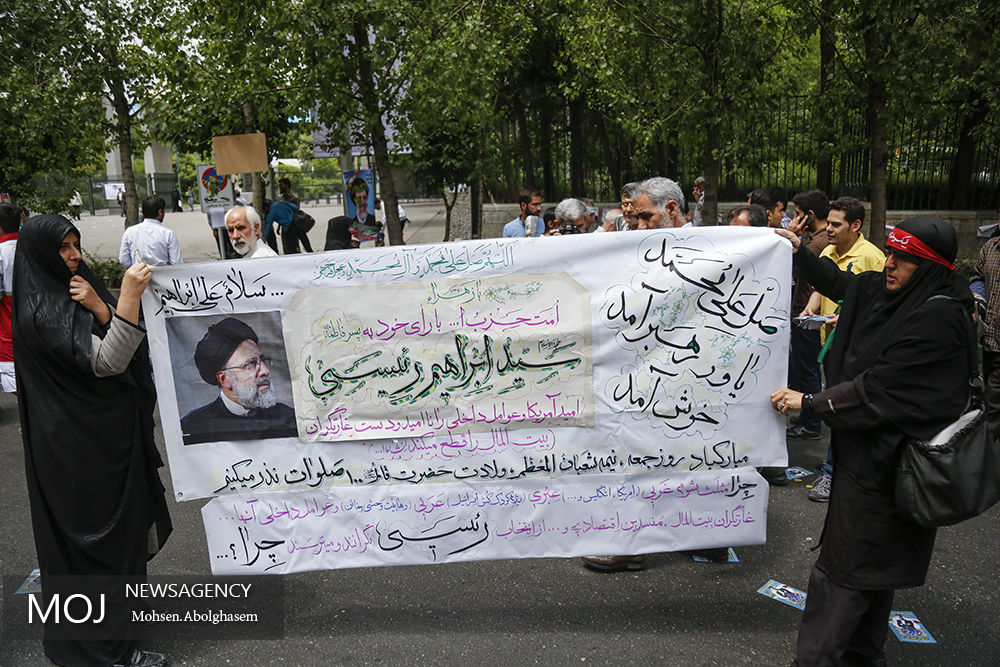 تبلیغات انتخاباتی در حاشیه نماز جمعه امروز تهران