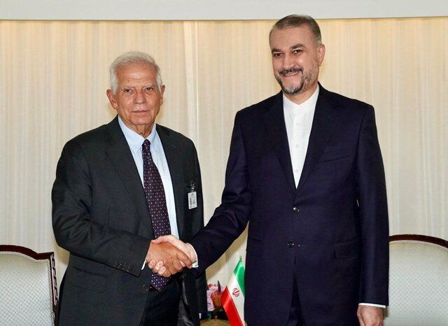 وزیر خارجه ایران و مسئول اتحادیه اروپا با یکدیگر دیدار و گفتگو کردند
