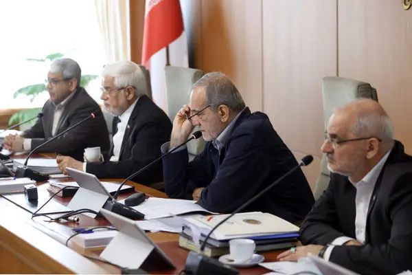 پزشکیان بر ضرورت تداوم مسیر پیشرفت علمی و حمایت از رویکردهای دانش‌بنیان تاکید کرد