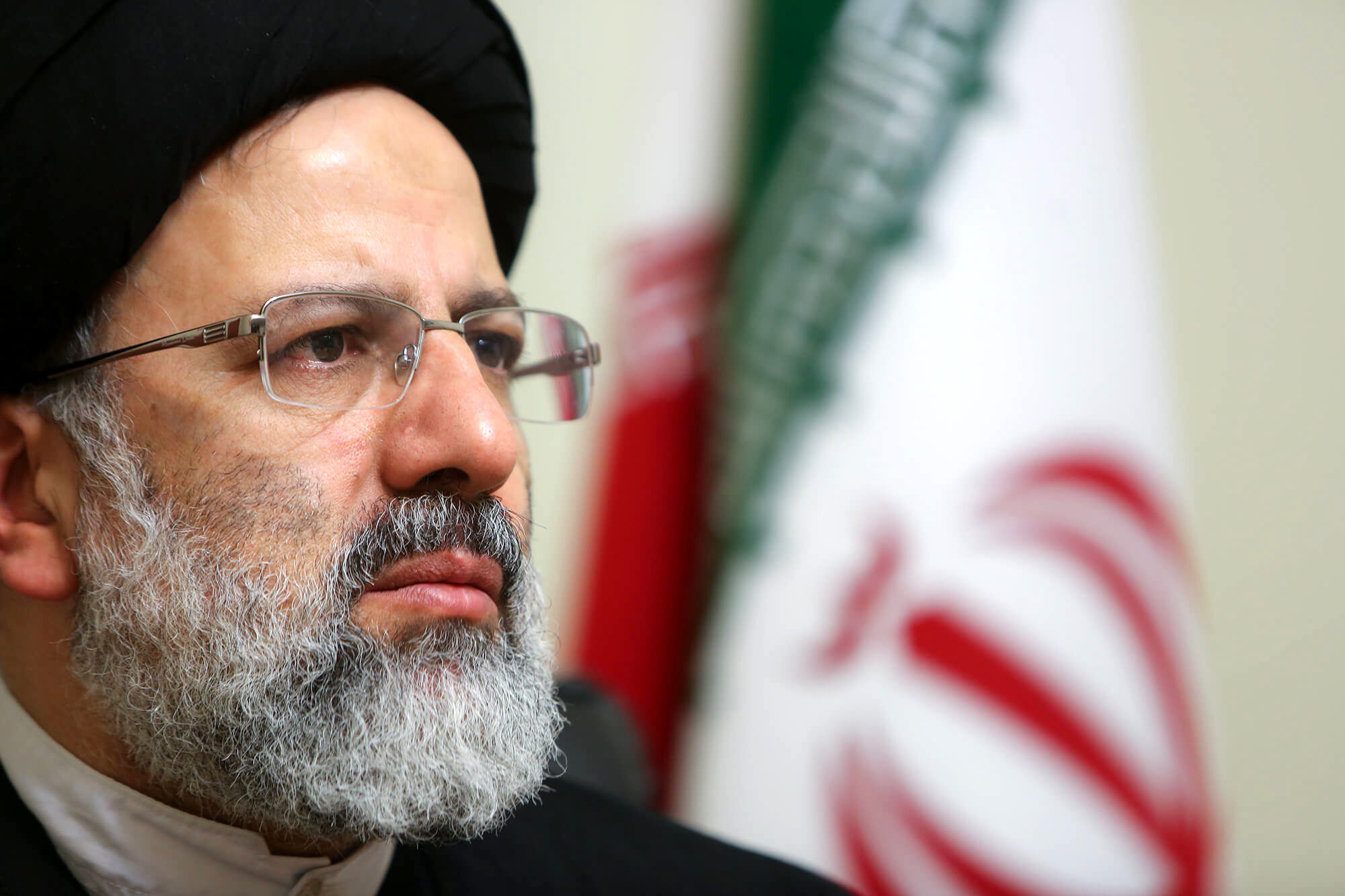 بازدید سرزده آیت الله رئیسی از بخش‌ های مختلف دادسرای ناحیه ۱۰ تهران