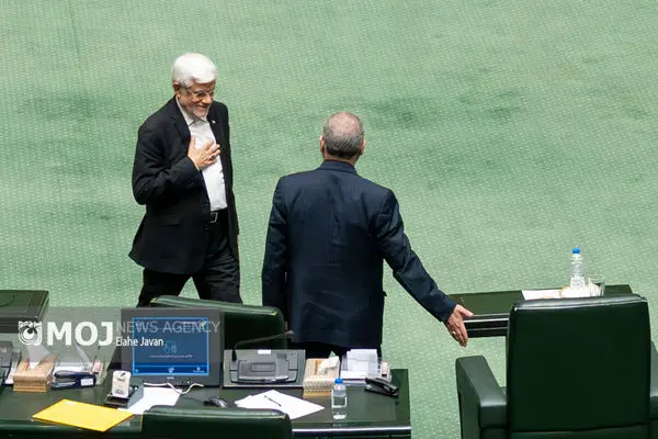 عارف و وزرای دولت برای ارائه گزارش اجرای برنامه هفتم وارد مجلس شدند