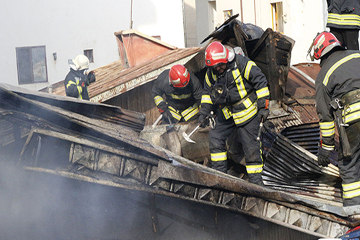 مهار آتش سوزی خانه ویلایی در نقره دشت رشت