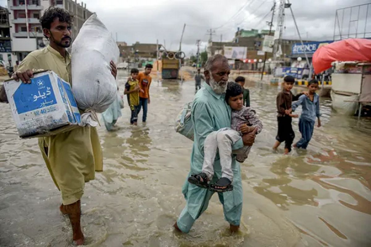 بارش های سیل آسیا در پاکستان دستکم ۱۰ کشته و ۲۶ زخمی بر جای  گذاشت