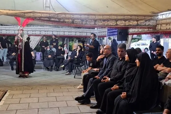 معاون رئیس‌جمهور در امور زنان و خانواده در برنامه عاشورایی "خیمه هنر" شرکت  کرد