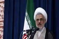 امام جمعه بندرعباس خواستار تسریع در حل مشکل محور بین بندرلنگه و بندر چارک شد