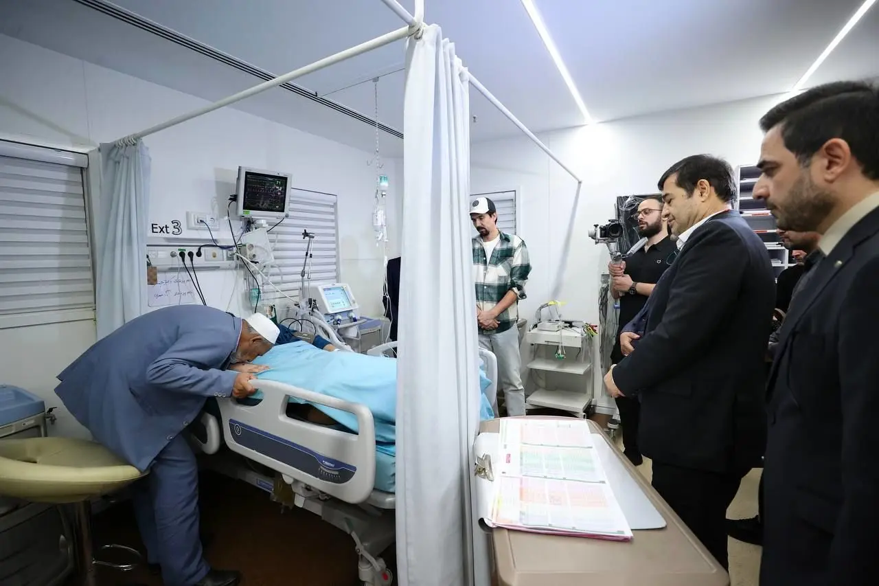 وزیر ورزش و جوانان از صابر کاظمی عیادت کرد