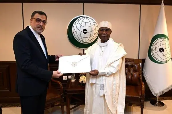 نماینده جدید ایران استوارنامه خود را به دبیرکل سازمان همکاری اسلامی تقدیم کرد