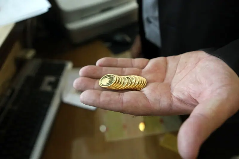 مسافری با شمش و طلای قاچاق به ارزش ۱۷ میلیارد ریال در فرودگاه مشهد دستگیر شد