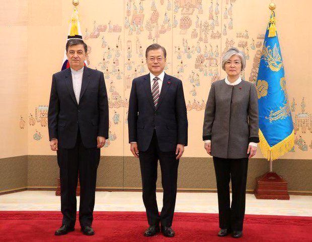 استوارنامه سفیر جدید ایران در کره جنوبی به رئیس جمهور تقدیم شد