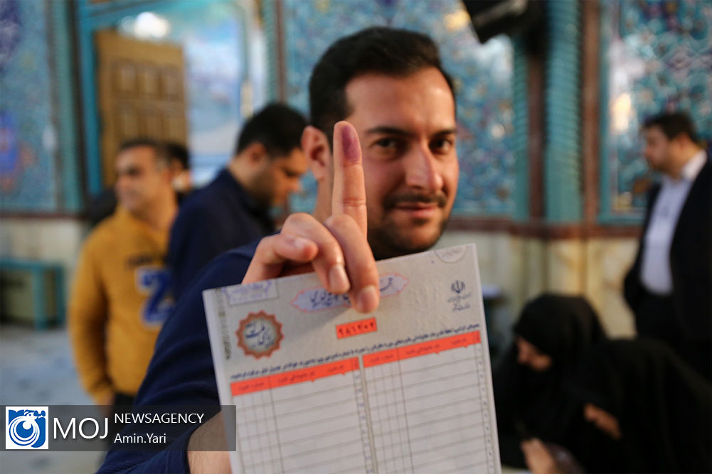 حضور پرشور مردم در انتخابات یازدهمین دوره مجلس در حسینیه ارشاد