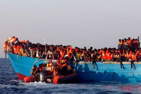 کشتی امید به زندگی پناهجویان آفریقایی به ساحل رسید