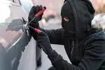 سارق لوازم خودرو به ۱۵ فقره سرقت اعتراف کرد