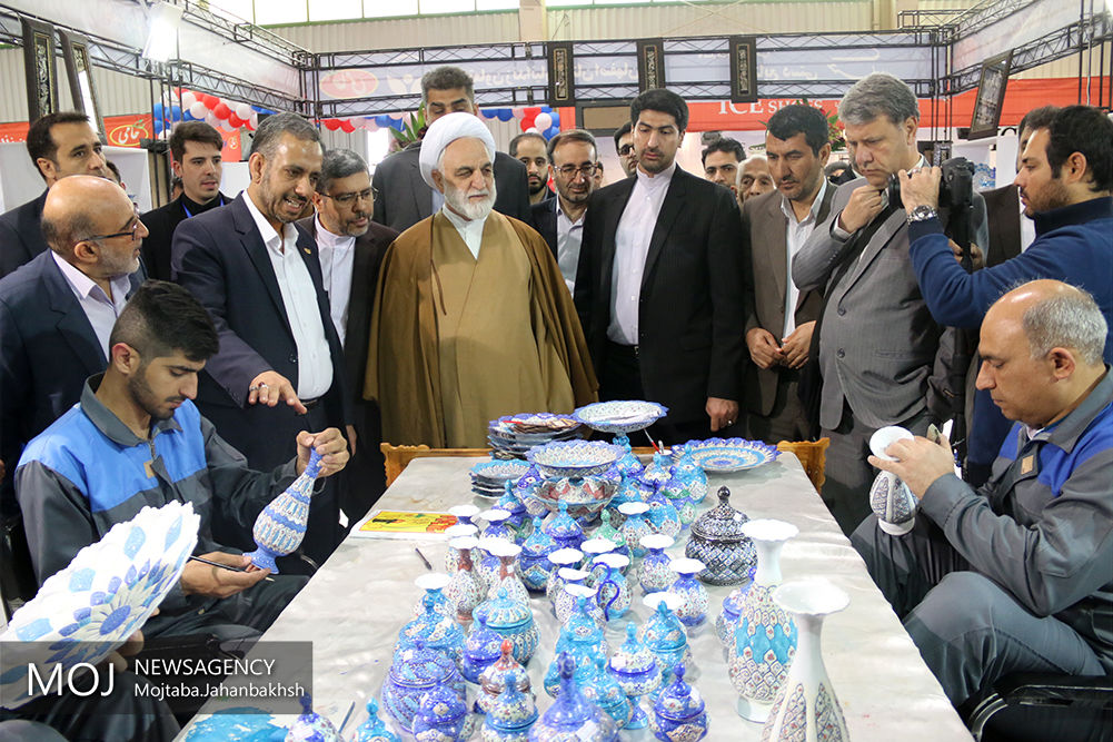 بازدید معاون اول قوه قضاییه از نمایشگاه توانمندسازی زندانیان اصفهان