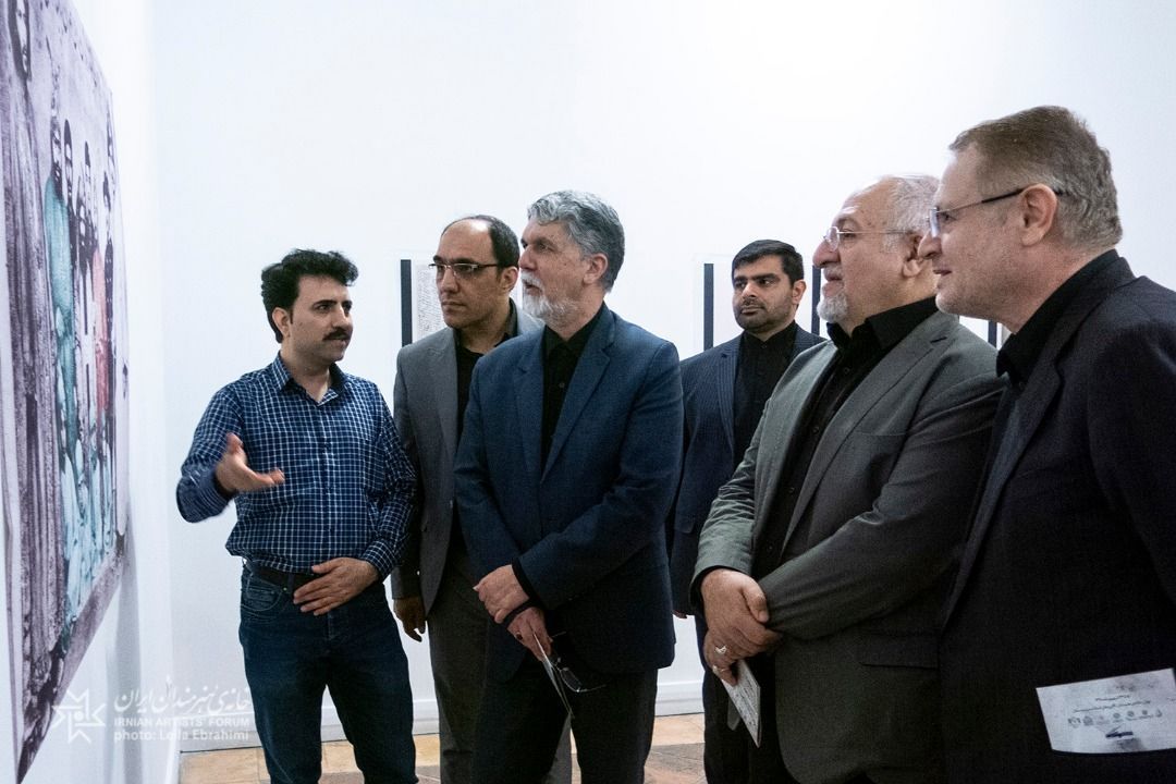 وزیر ارشاد از نمایشگاه به روایت نسخه خوانان بازدید کرد