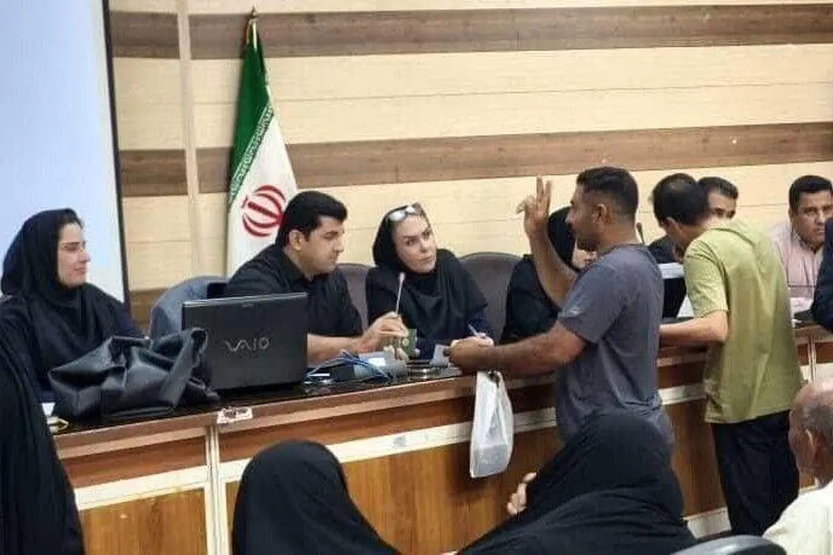 میز خدمت وزارت راه و شهرسازی همزمان با سفر وزیر به استان کرمان برپا شد