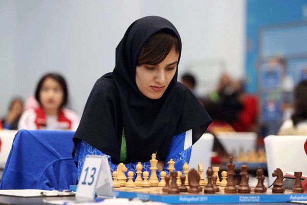 بانوی شطرنج باز ایران با پرچم فرانسه مسابقه می‌دهد