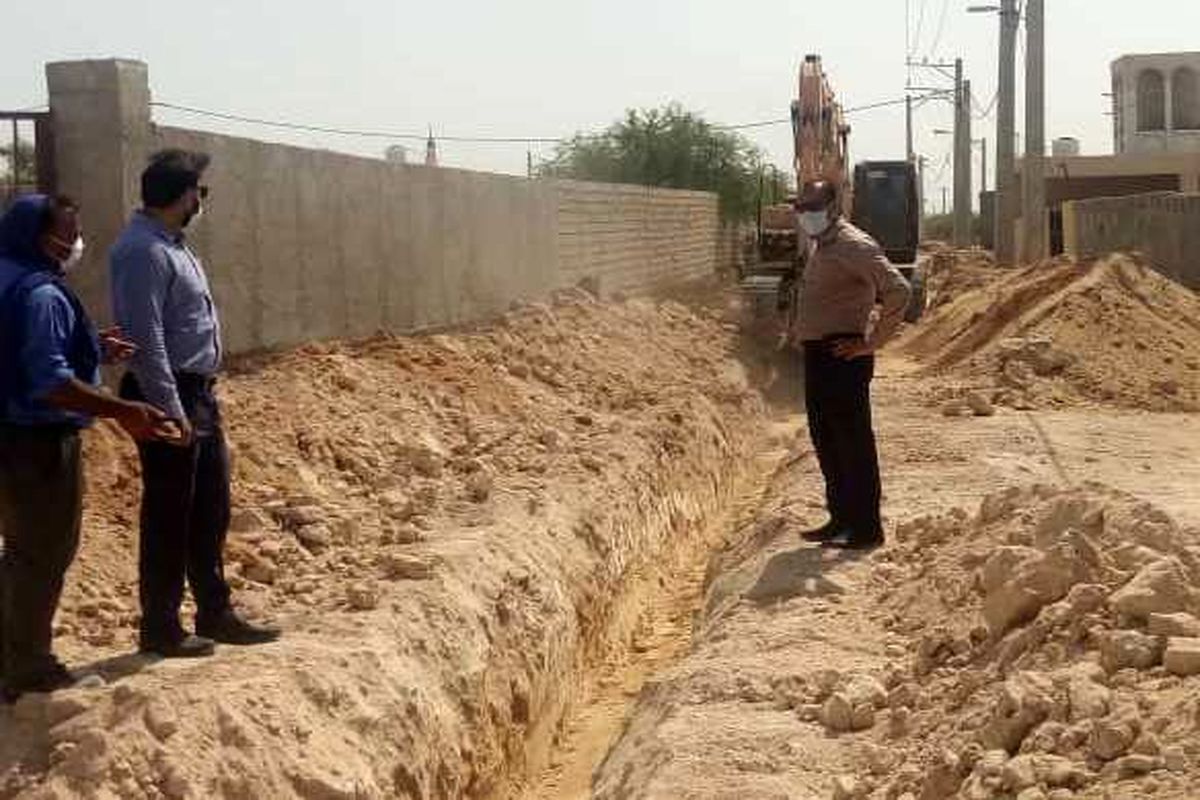 عملیات آب رسانی به روستای تورگان و شهرک پی پشت قشم آغاز شد