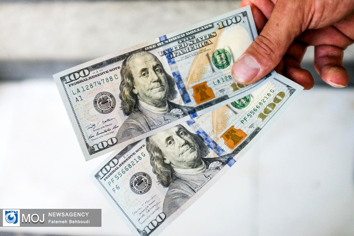 کاهش چشمگیر ارزش دلار در مرکز مبادلات ایران