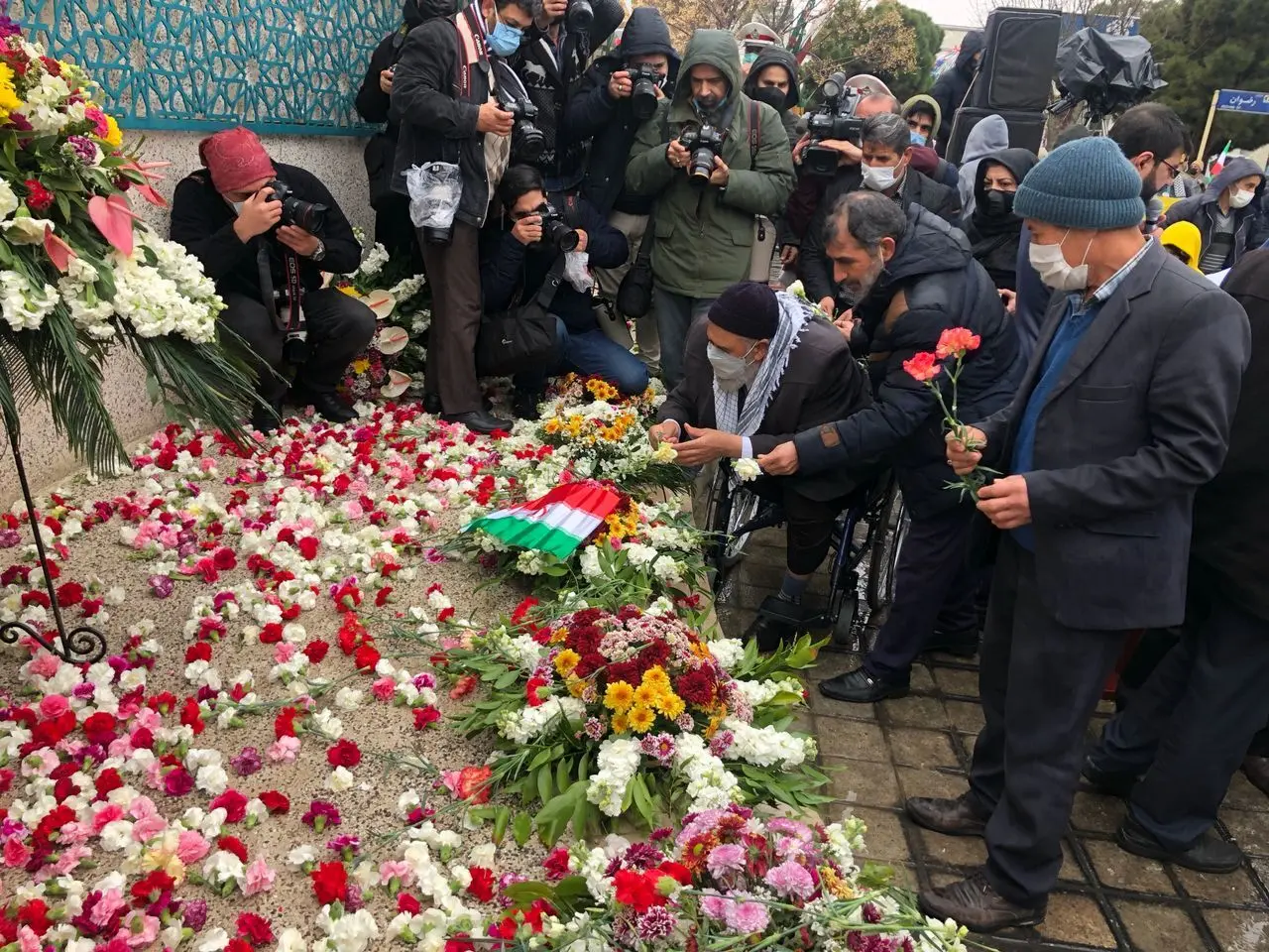 جایگاه جلوس امام خمینی (ره) در سخنرانی ۱۲ بهمن بهشت زهرا گلباران شد