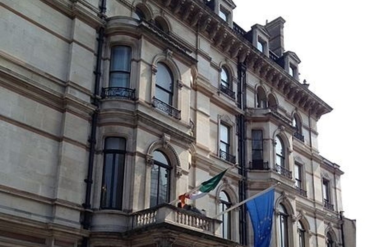 مخالفان برگزیت مقر دیگری پیدا کردند؛ سفارت ایرلند