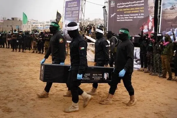 مقاومت فلسطین جسد یکی از اسیران اسرائیلی را به صلیب سرخ تحویل می‌دهد