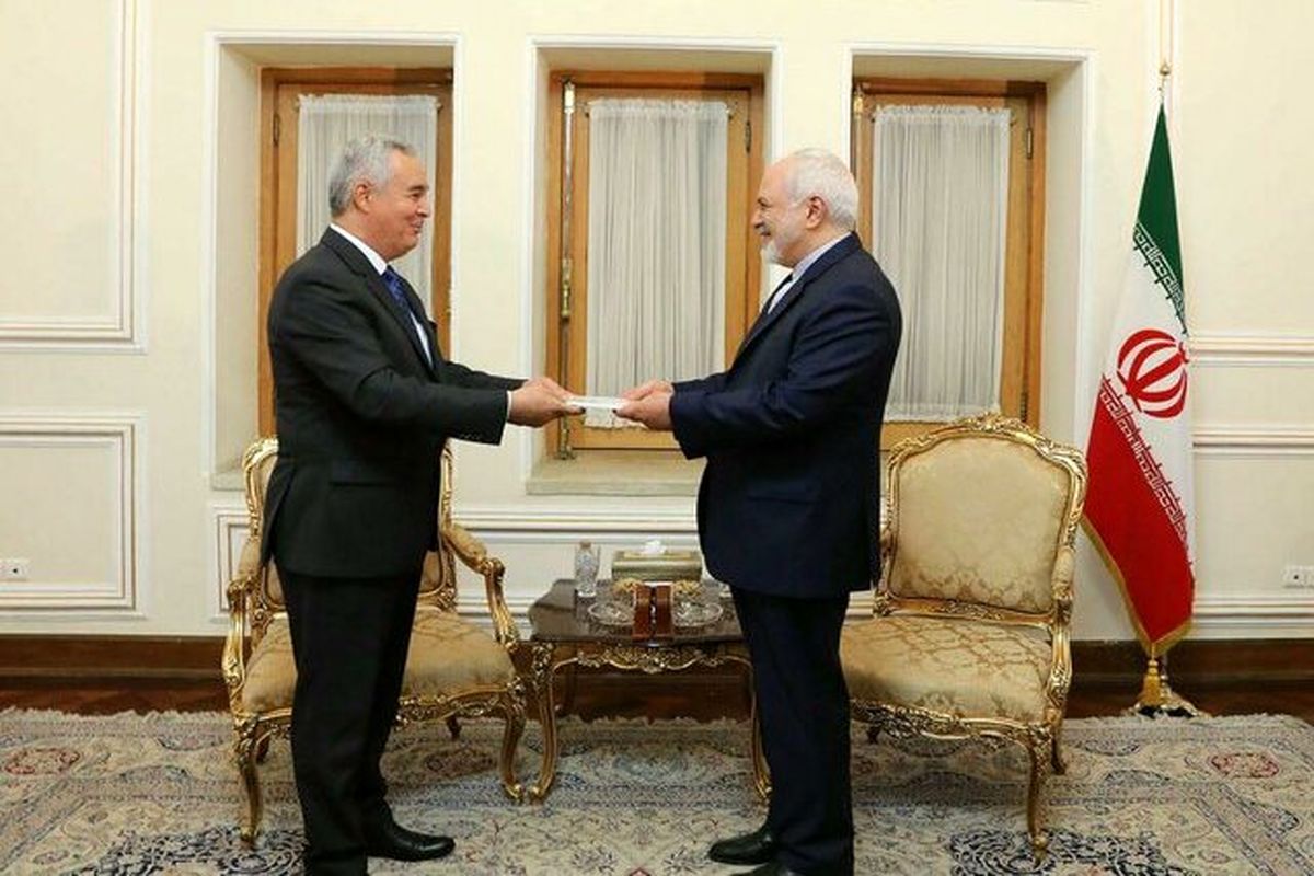 سفیر تاجیکستان رونوشت استوارنامه خود را به ظریف تحویل داد