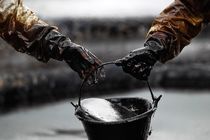 خام فروشی نفت شایسته جمهوری اسلامی نیست